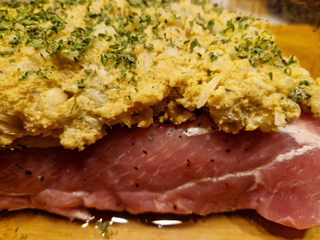 schweinerücken mit kräutermantel 